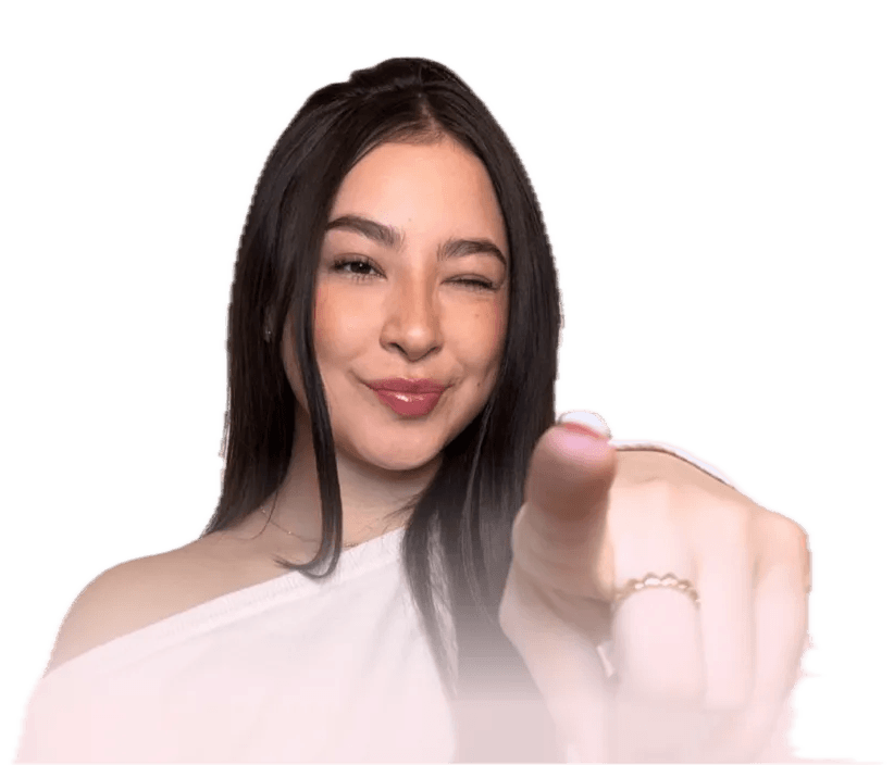 Sara Linares señalando a cámara